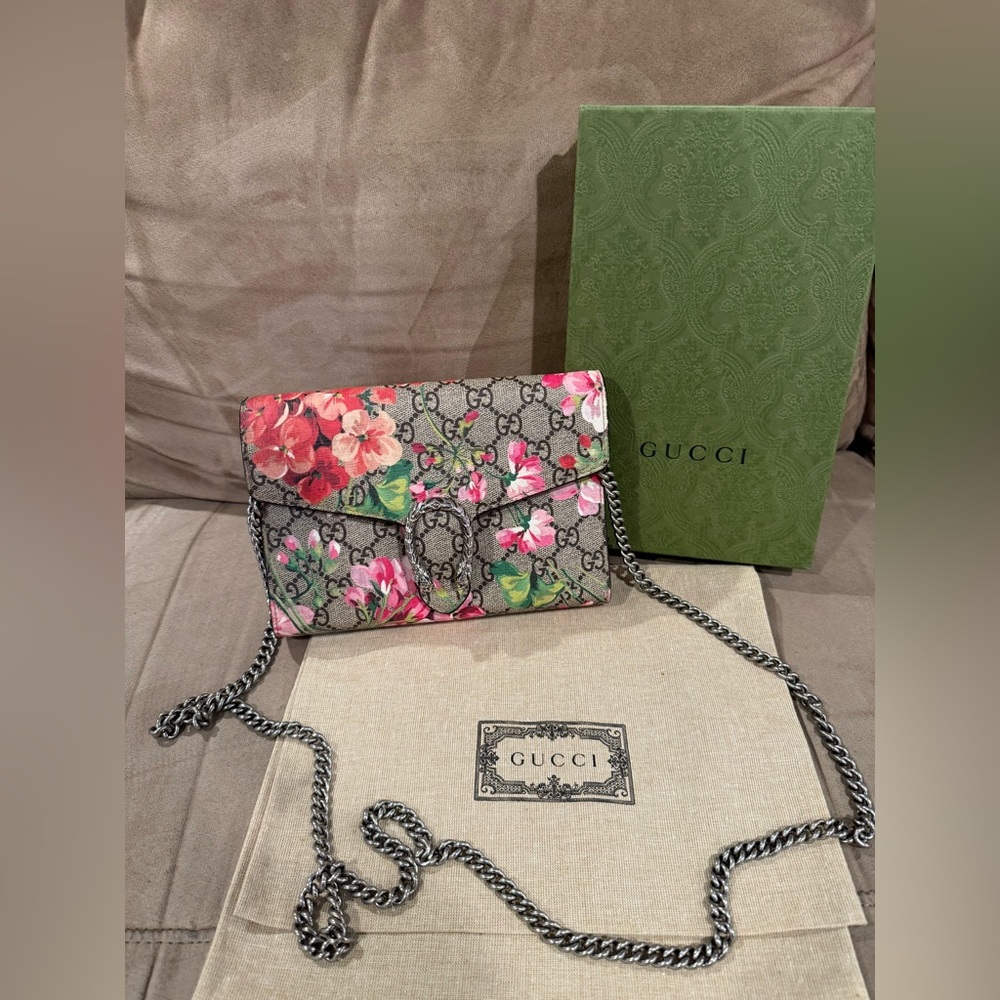 Gucci Dionysus Blooms GG Supreme Chain Wallet Crossbody